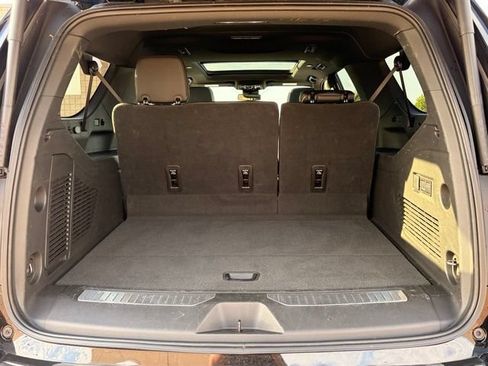 Used 2026 Chevrolet Suburban Premier w/ Sun And Tow Package AWD/4WD image 11