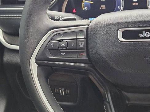 Used 2024 Jeep Grand Cherokee Altitude image 27