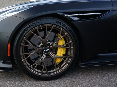 Used 2024 Aston Martin DB12 Coupe image 3