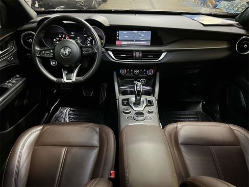 Used 2023 Alfa Romeo Stelvio Ti image 3