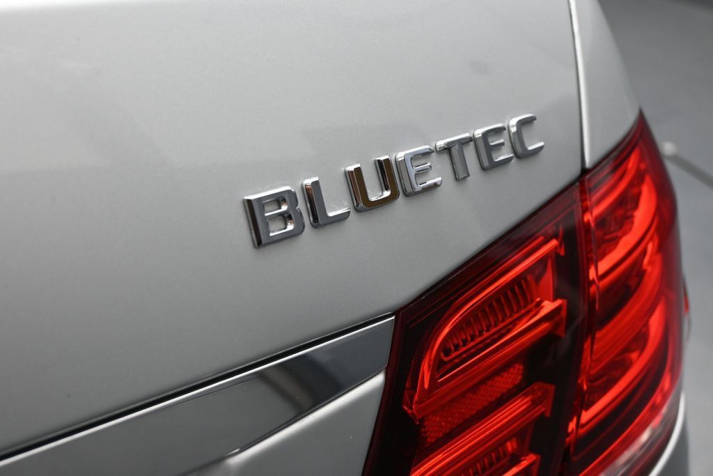 Used 2014 Mercedes-Benz E 250 BlueTEC Sedan image 25