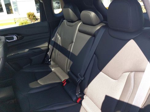 New 2025 Jeep Compass Latitude w/ Sun & Sound Group image 17