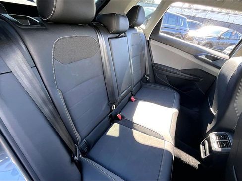 Used 2024 Volkswagen Taos SE image 23