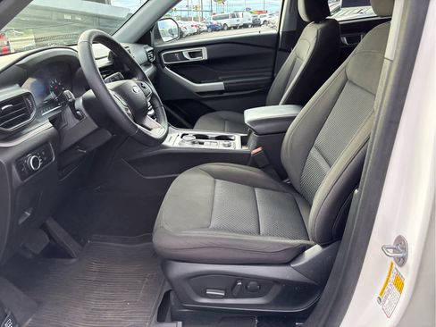Used 2023 Ford Explorer XLT image 8