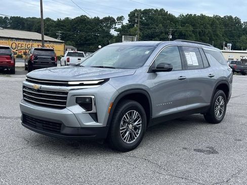 Certified 2024 Chevrolet Traverse LT FWD image 9