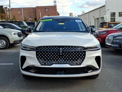 Certified 2025 Lincoln Nautilus Reserve image 9