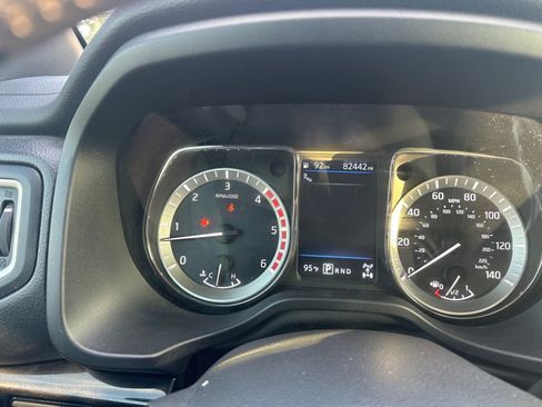 Used 2019 Nissan Titan SV w/ SV Convenience Package image 12