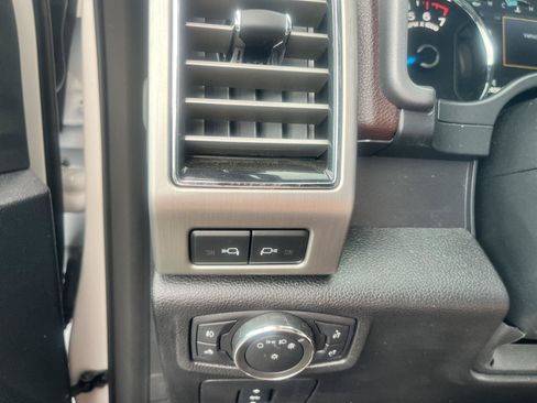 Used 2017 Ford F150 Platinum w/ Equipment Group 701A Luxury AWD/4WD image 25