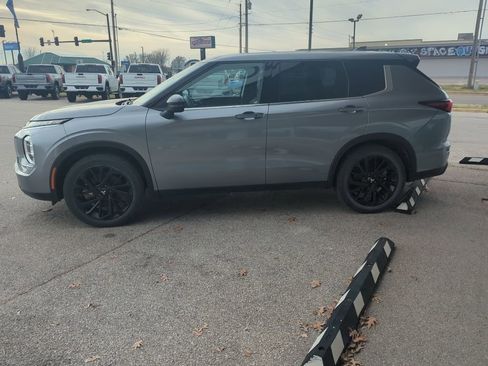 Used 2022 Mitsubishi Outlander SE image 4