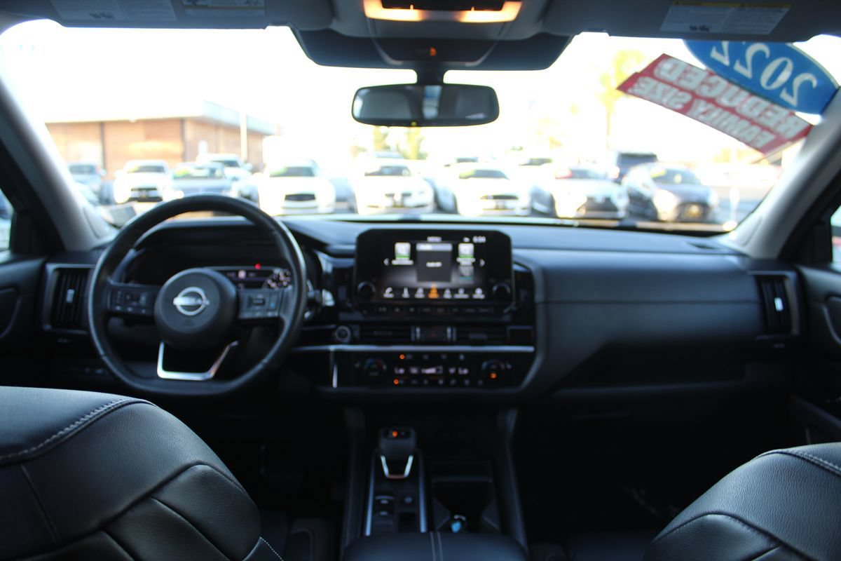 Used 2022 Nissan Pathfinder SL w/ SL Premium Package FWD image 32