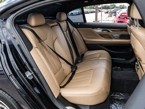 Used 2019 BMW 750i xDrive w/ M Sport Package AWD/4WD image 42