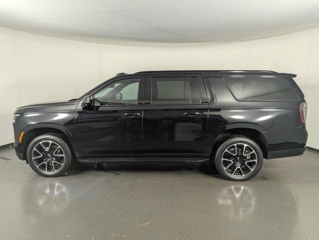 Used 2025 Chevrolet Suburban RST w/ Comfort Package AWD/4WD image 5