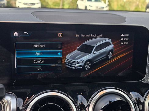 Used 2020 Mercedes-Benz GLB 250 4MATIC image 32