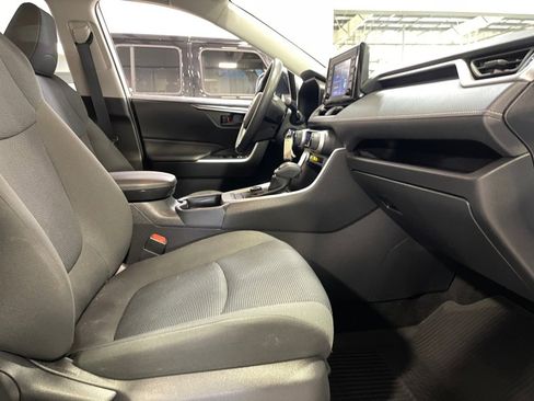 Used 2021 Toyota RAV4 LE image 15