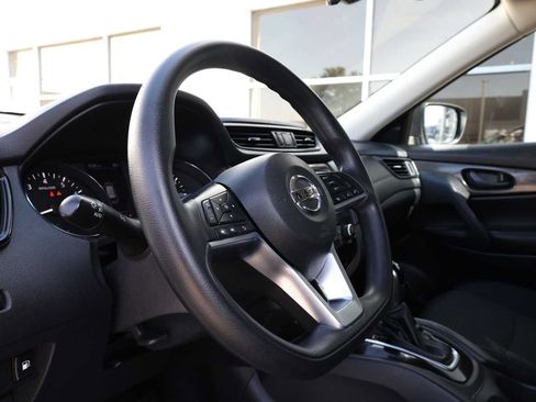 Used 2019 Nissan Rogue S AWD/4WD image 15