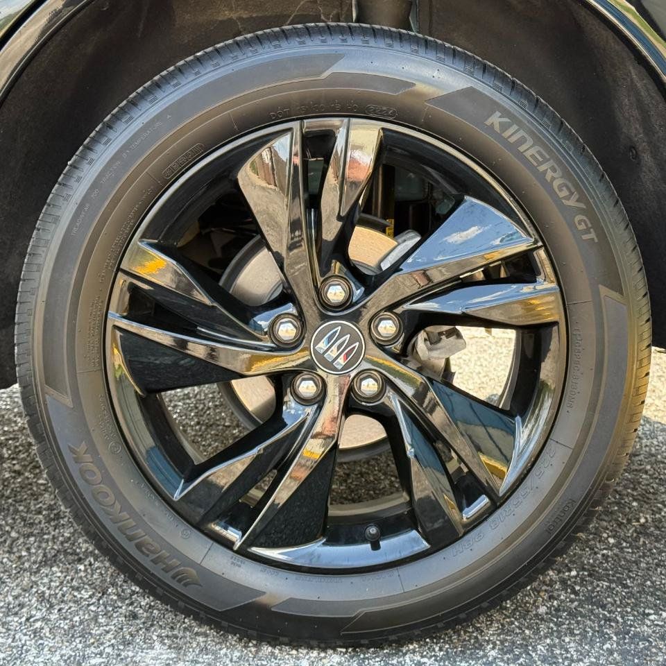 Used 2025 Buick Encore GX Sport Touring w/ Advanced Technology Package AWD/4WD image 18