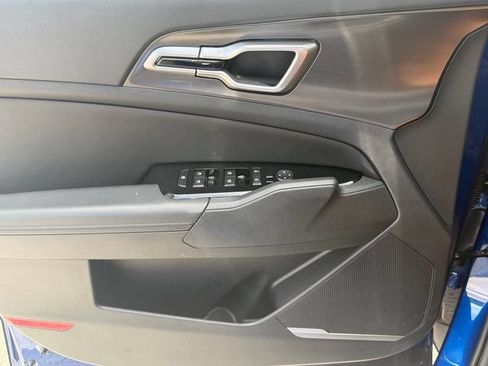 Used 2025 Kia Sportage EX w/ Premium Package FWD image 32