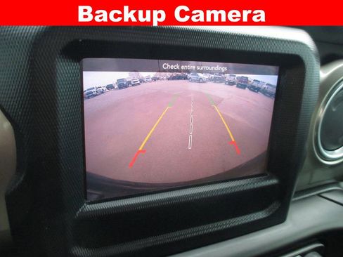 Used 2018 Jeep Wrangler Unlimited Sahara w/ Cold Weather Group image 14