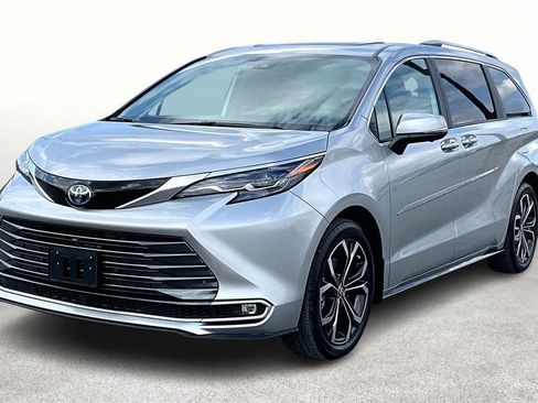 Used 2025 Toyota Sienna Platinum image 15