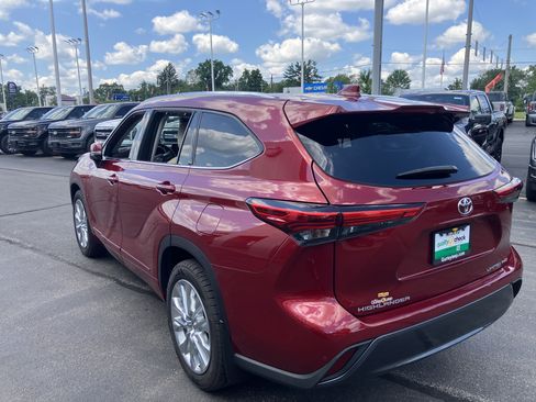 Used 2020 Toyota Highlander Limited AWD/4WD image 5
