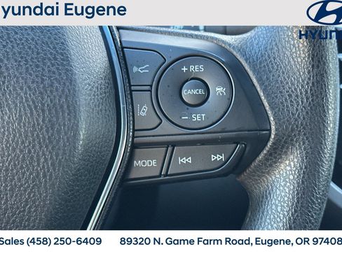 Used 2019 Toyota Camry LE image 28