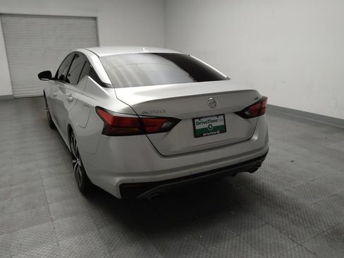 Used 2020 Nissan Altima 2.5 SR FWD image 6