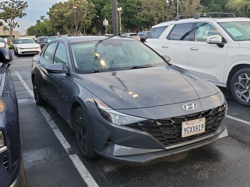 Used 2023 Hyundai Elantra Blue FWD image 3