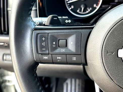 Used 2024 Nissan Pathfinder SL w/ SL Premium Package FWD image 16