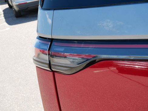 Certified 2025 Volkswagen ID. Buzz Pro S Plus AWD/4WD image 17