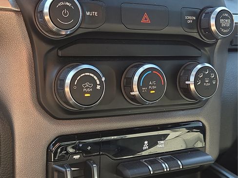 Used 2019 RAM 1500 Big Horn AWD/4WD image 15