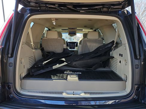 Used 2018 Cadillac Escalade Premium Luxury image 32