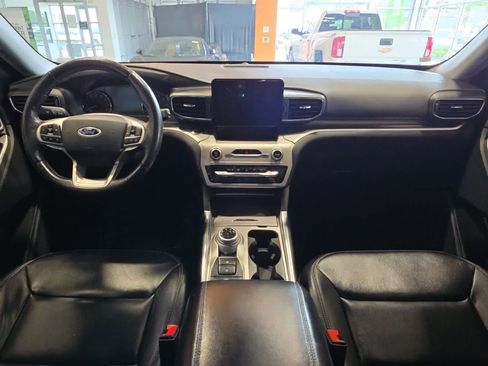 Used 2021 Ford Explorer XLT w/ Equipment Group 202A AWD/4WD image 31