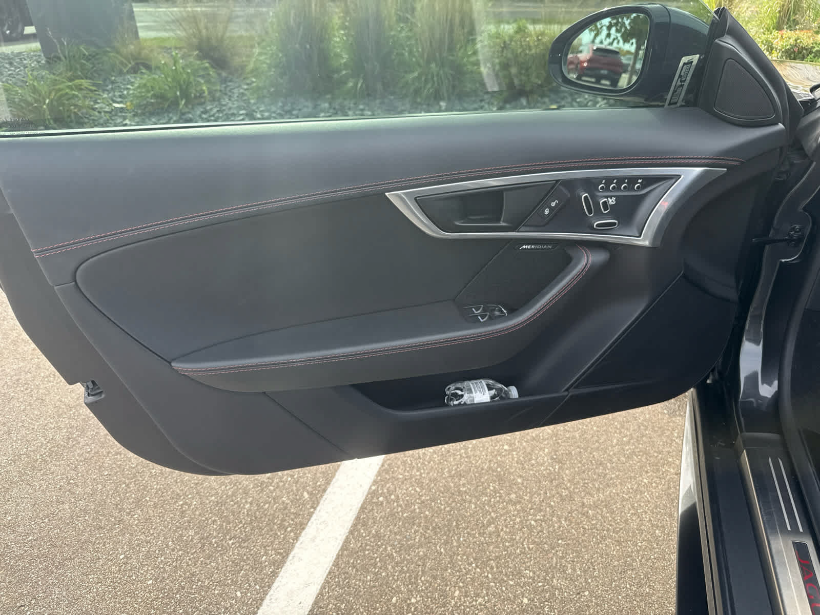 Used 2020 Jaguar F-TYPE Convertible RWD image 10