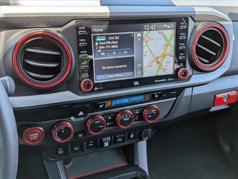 Used 2022 Toyota Tacoma TRD Off-Road w/ TRD Premium Off Road Package AWD/4WD image 15