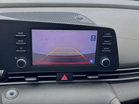 Used 2022 Hyundai Elantra SEL image 10