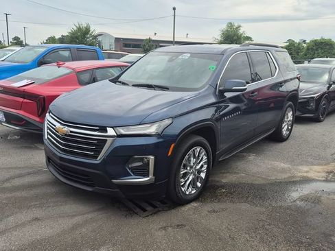 Used 2022 Chevrolet Traverse LT w/ LPO, Floor Liner Package FWD image 1