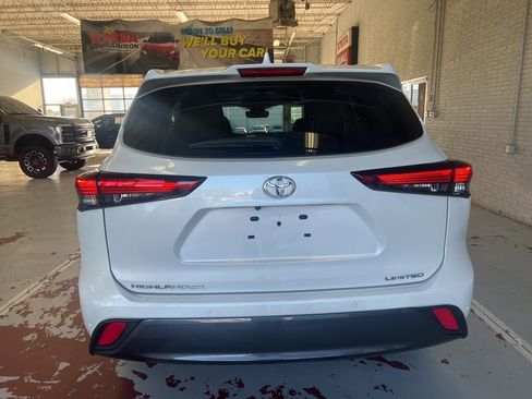 Used 2023 Toyota Highlander Limited image 5