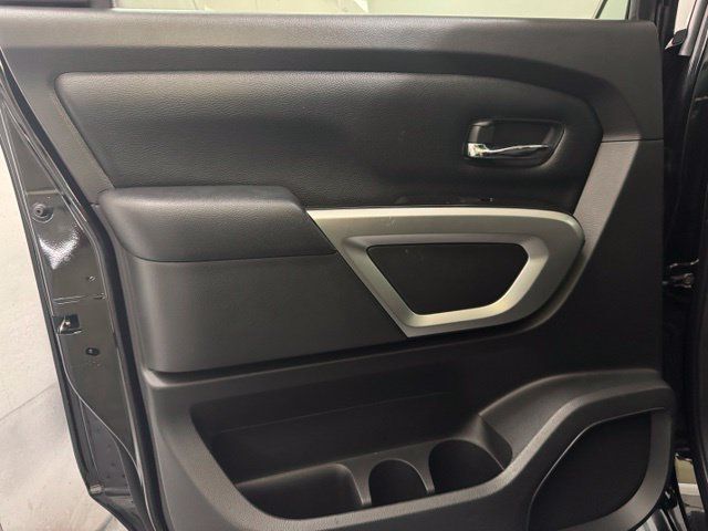 Used 2017 Nissan Titan SV AWD/4WD image 23
