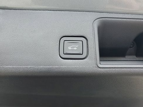 Used 2024 GMC Terrain SLE w/ Driver Convenience Package image 31