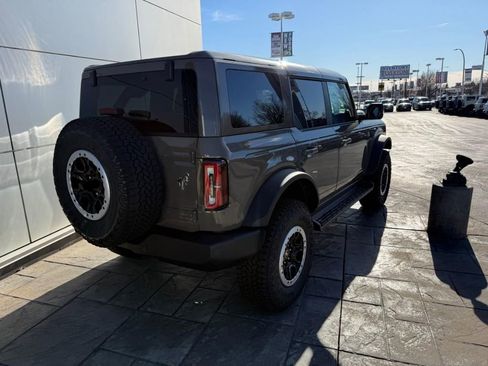 New 2025 Ford Bronco Outer Banks w/ Sasquatch Package image 3