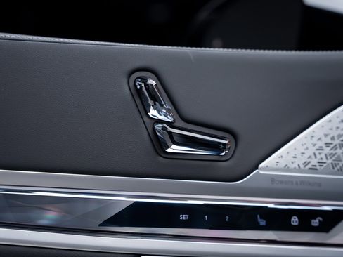 Used 2023 BMW i7 xDrive60 w/ Executive Package 2 image 52