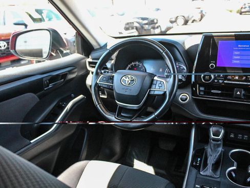 Certified 2025 Toyota Highlander LE FWD image 5
