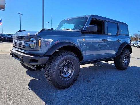 New 2025 Ford Bronco Badlands w/ Sasquatch Package AWD/4WD image 3