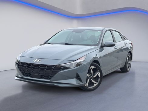 Used 2023 Hyundai Elantra SEL w/ Convenience Package image 2