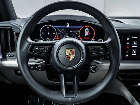 Certified 2025 Porsche Cayenne AWD/4WD image 14