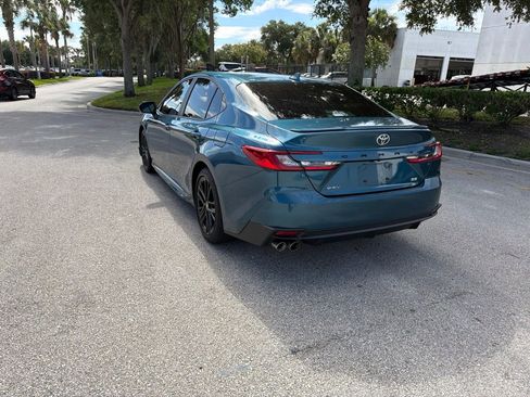 Used 2025 Toyota Camry SE FWD image 3