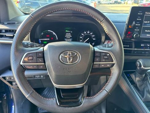 Used 2022 Toyota Sienna XSE image 19