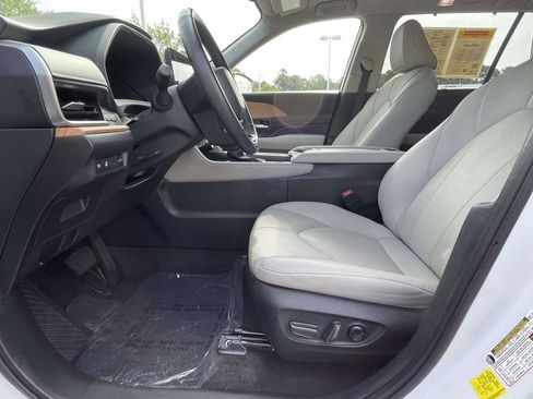 Used 2024 Toyota Grand Highlander AWD image 22