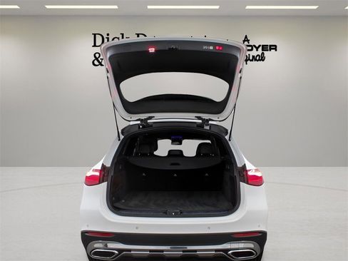 Used 2024 Mercedes-Benz GLC 300 4MATIC image 3