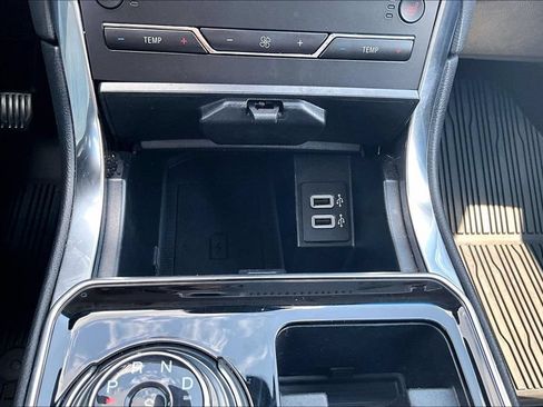 Used 2019 Ford Edge Titanium w/ Cold Weather Package AWD/4WD image 16